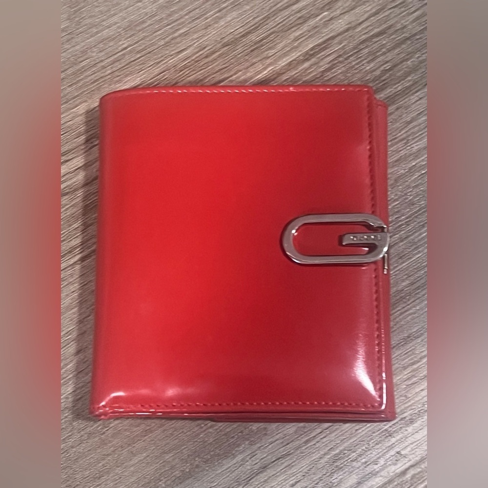 Vintage Gucci Red Patent Leather Bi-Fold Wallet With G Clasp